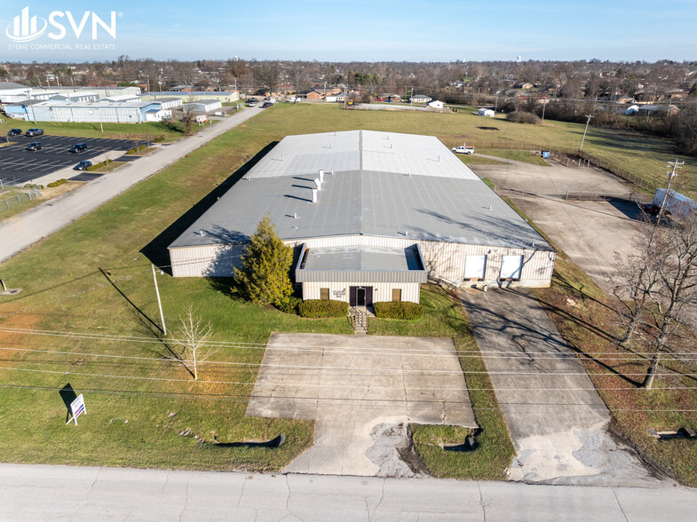 900 John C Watts Dr, Nicholasville, KY for lease - Building Photo - Image 1 of 27