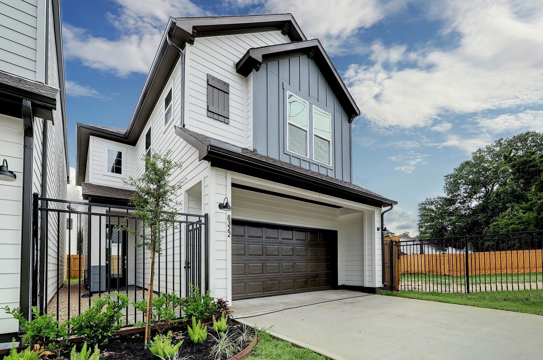 8668 Easthaven Blvd, Houston, TX for sale Primary Photo- Image 1 of 2