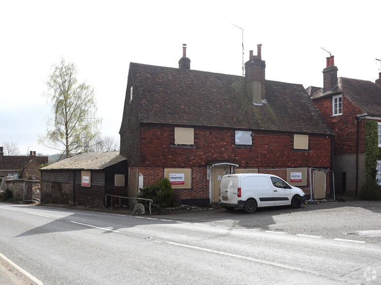 1 Outwood Ln, Bletchingley for sale - Building Photo - Image 2 of 2
