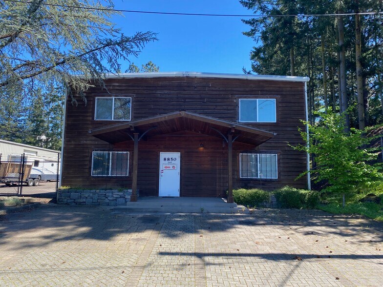 8951 SE 76th Dr, Portland, OR à louer - Photo du bâtiment - Image 3 de 5