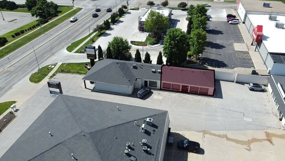 443 N 48th St, Lincoln, NE for lease - Building Photo - Image 2 of 6