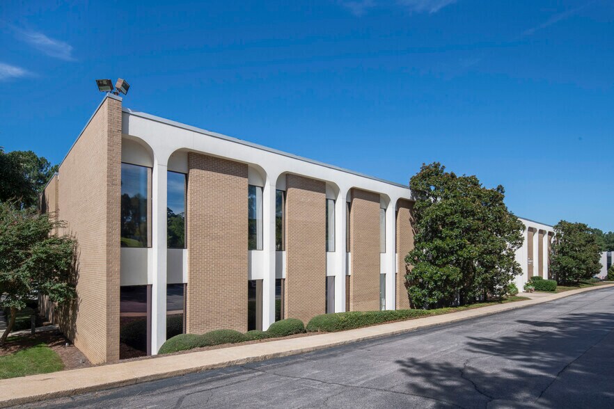 3725 National Dr, Raleigh, NC à louer - Photo du bâtiment - Image 2 de 5