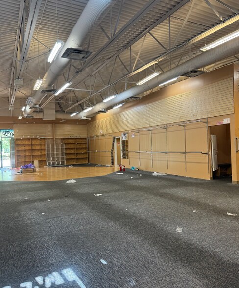 12123 Lem Turner Rd, Jacksonville, FL for lease - Interior Photo - Image 2 of 4