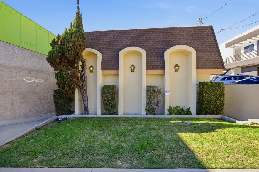 2121 Pacific Coast Hwy, Hermosa Beach, CA à vendre - Photo du bâtiment - Image 2 de 17