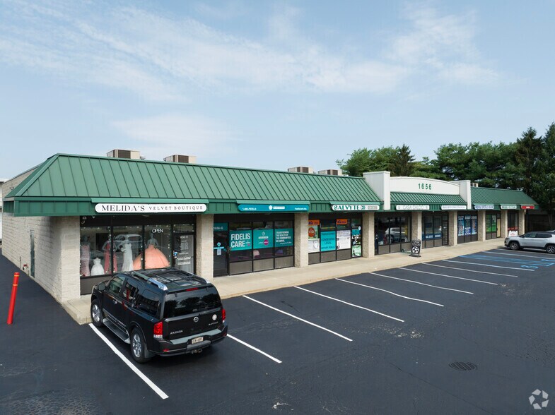 1656 Fifth Ave, Bay Shore, NY à louer - Communauté Matterport - Image 2 de 16