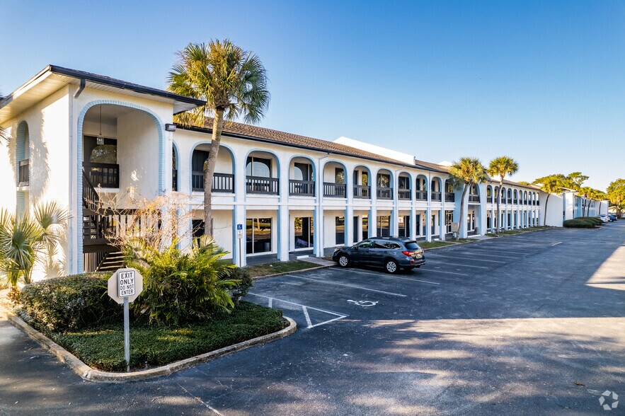 2228-2356 Winter Woods Blvd, Winter Park, FL à louer - Photo du bâtiment - Image 1 de 10