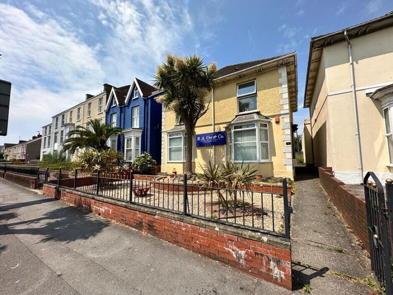 6 Queen Victoria Rd, Llanelli for sale - Primary Photo - Image 1 of 1