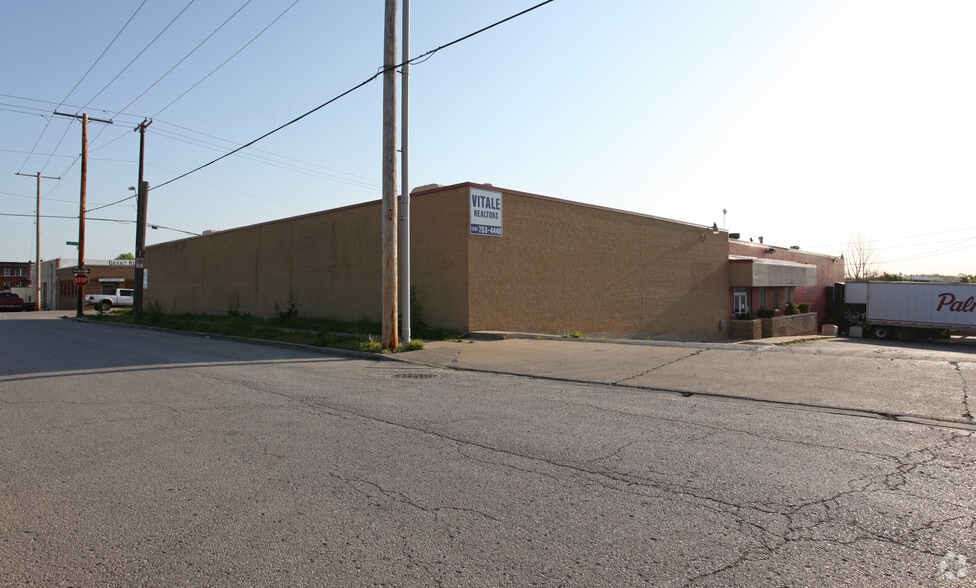 E 9th/Forest Ave portfolio of 5 properties for sale on LoopNet.ca - Primary Photo - Image 2 of 2