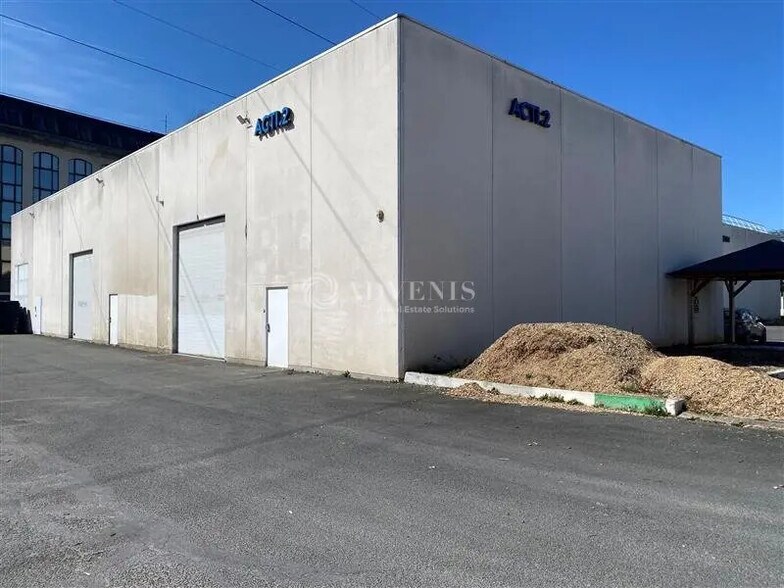 Flex dans Vitry-sur-Seine à louer - Photo du bâtiment - Image 2 de 35