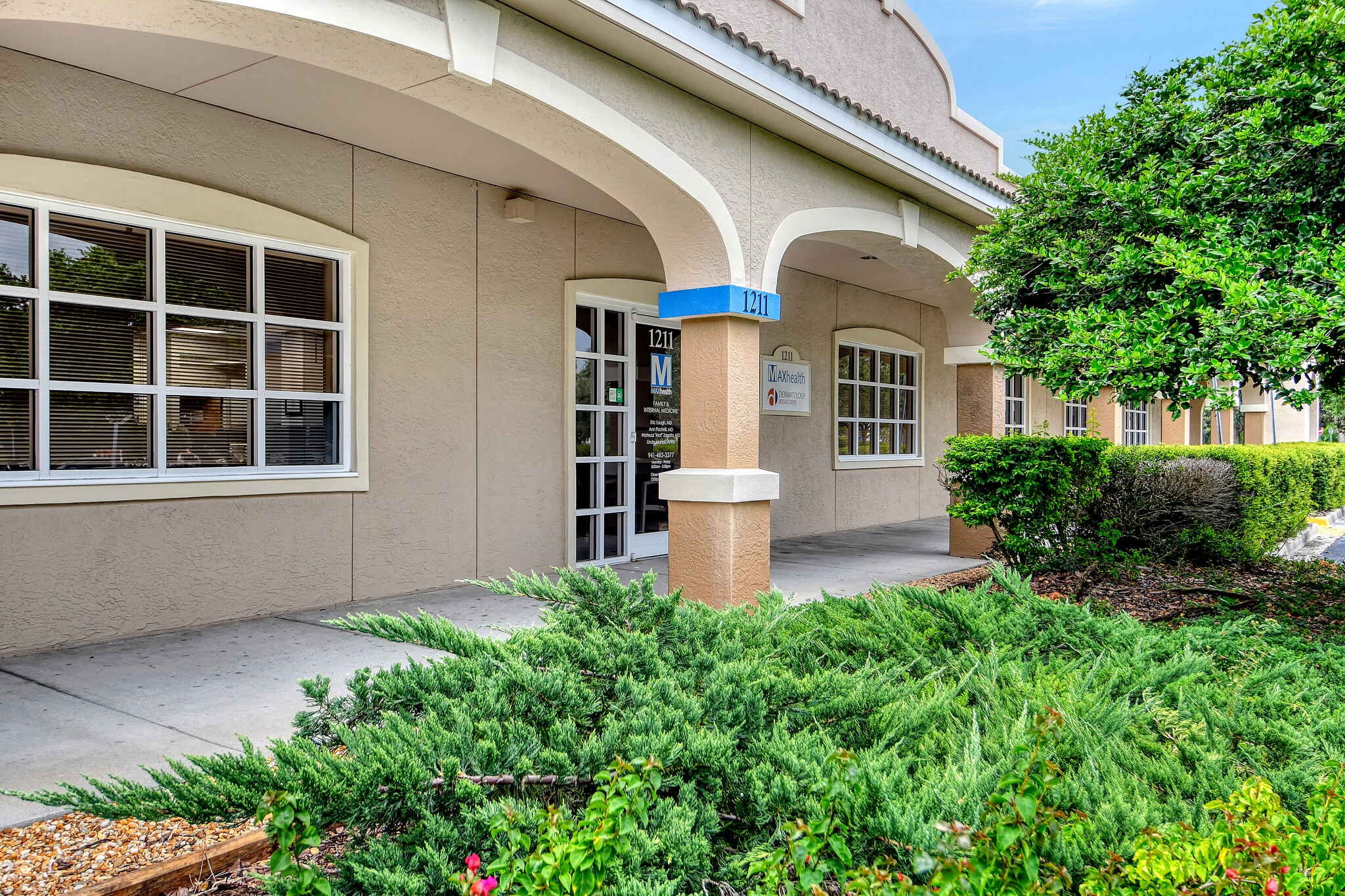 1211 Jacaranda Blvd, Venice, FL for sale Primary Photo- Image 1 of 3