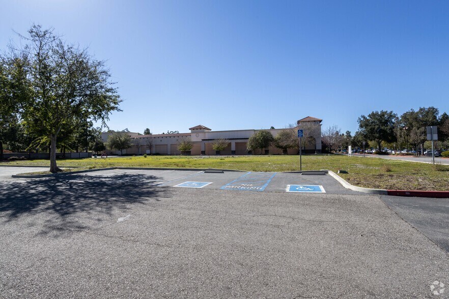 SW Newbury Road & Kelly Rd, Thousand Oaks, CA à louer - Photo principale - Image 1 de 15