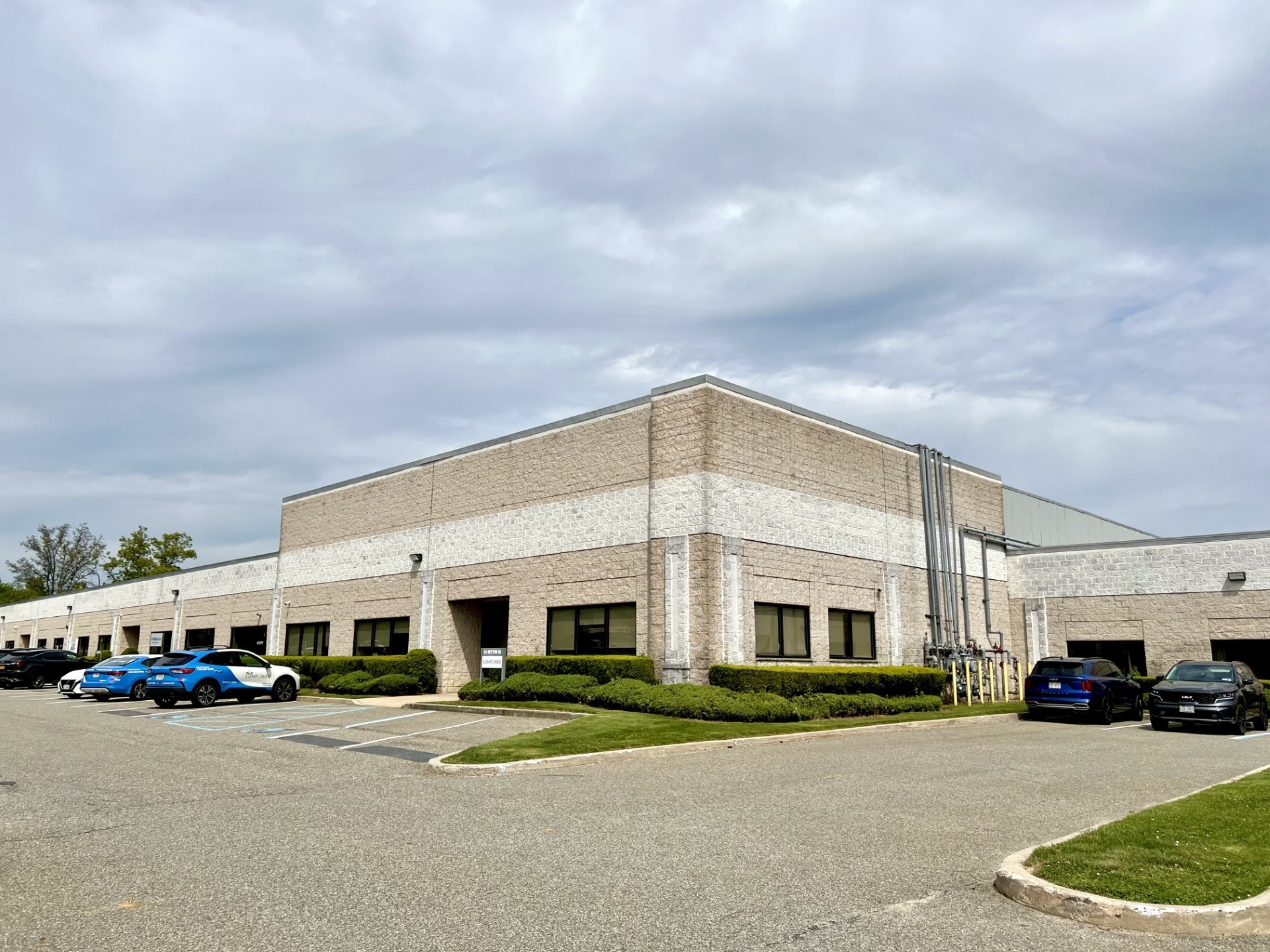 245 Newtown Rd, Plainview, NY for lease Building Photo- Image 1 of 8