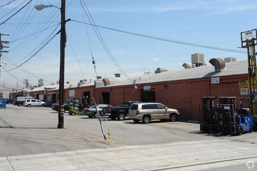 12017-12021 Vose St, North Hollywood, CA for lease - Building Photo - Image 3 of 9