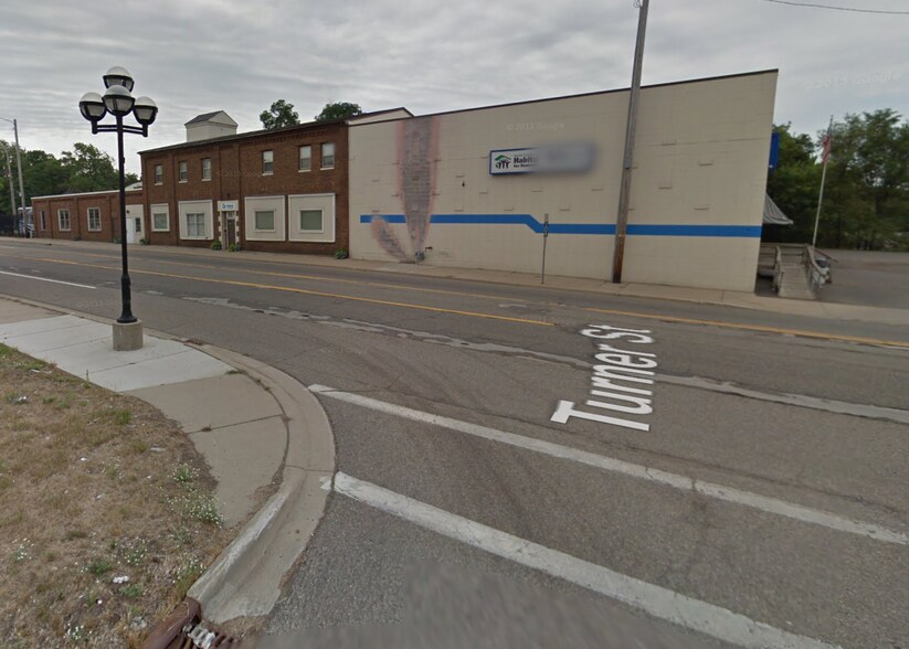 551 Michigan Ave W, Battle Creek, MI à vendre - Photo du bâtiment - Image 2 de 9