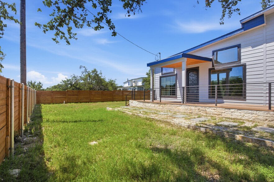 17621 Stacey Ln, Lago Vista, TX à louer - Photo du bâtiment - Image 2 de 34