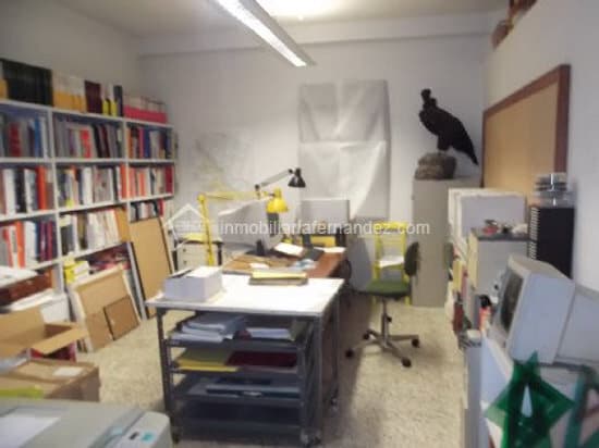 Retail in Cáceres, Cáceres for lease - Building Photo - Image 2 of 11