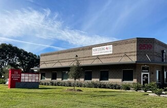 More details for 2519 N Frazier St, Conroe, TX - Office for Lease