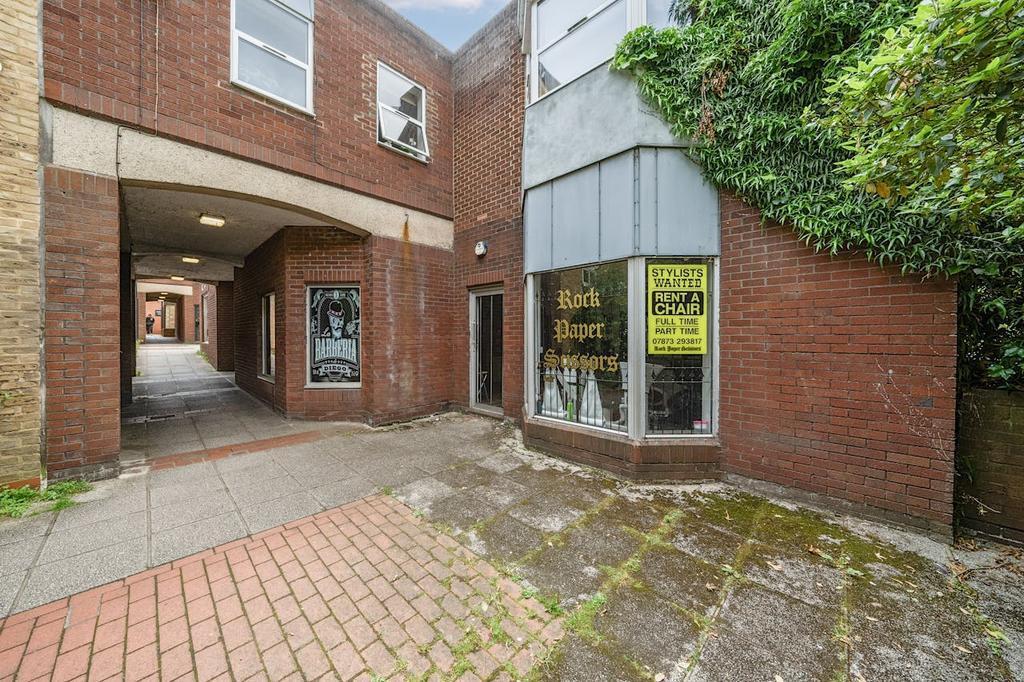 2 Bishops Walk, Pinner for lease Building Photo- Image 1 of 14