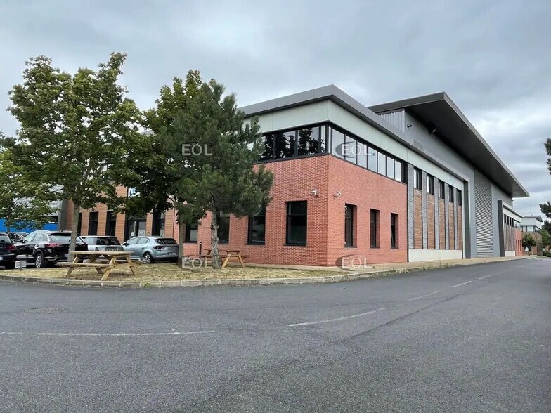 Flex in Villeneuve-la-Garenne for lease - Building Photo - Image 1 of 7