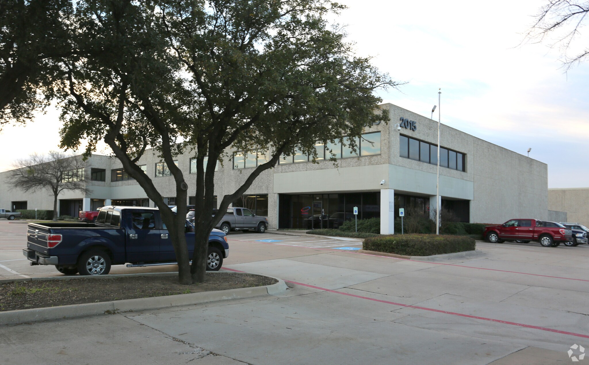 2015 McKenzie Dr, Carrollton, TX à louer Photo principale- Image 1 de 3