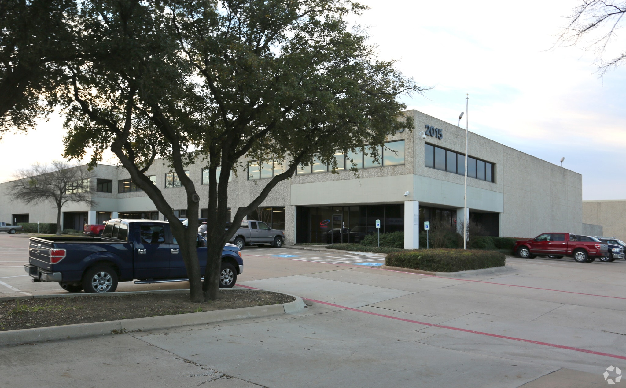 2015 McKenzie Dr, Carrollton, TX for lease Primary Photo- Image 1 of 3