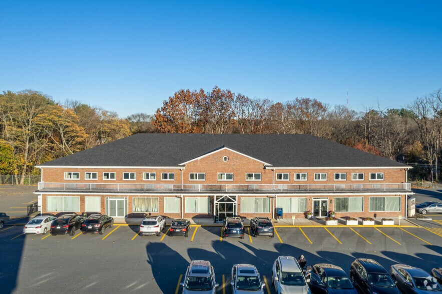 165-167 Worcester St, Wellesley, MA for lease - Building Photo - Image 2 of 5