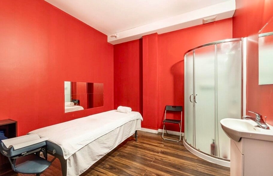 1269 Rue Atateken, Montréal, QC for sale - Building Photo - Image 3 of 9
