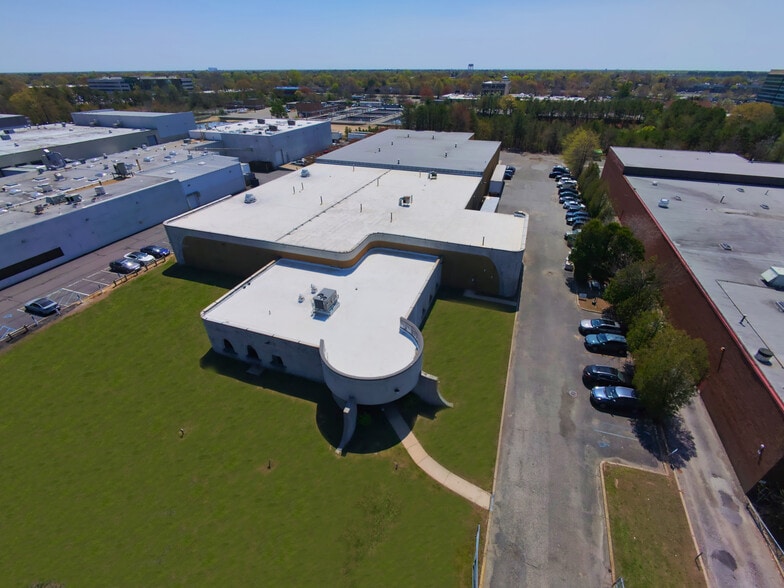 65 Commerce Dr, Hauppauge, NY for lease - Building Photo - Image 1 of 5