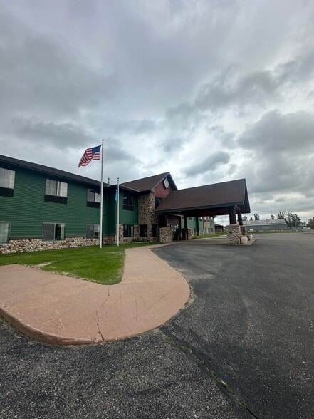 201 4th Ave NW, Deer River, MN for sale - Building Photo - Image 2 of 9