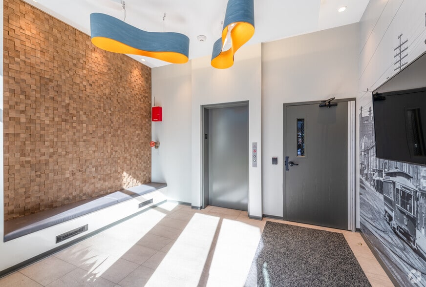 21 Pleasant St, Malden, MA à louer - Hall d’entrée - Image 3 de 19