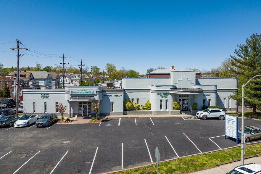 1003 Main Ave, Clifton, NJ à louer - Photo du bâtiment - Image 3 de 10