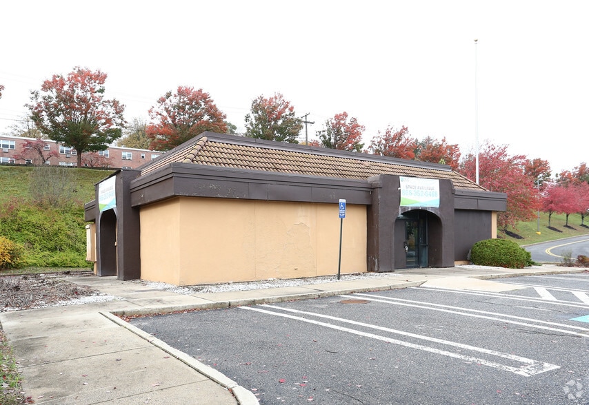 211-255 High St, Torrington, CT for lease - Primary Photo - Image 2 of 2