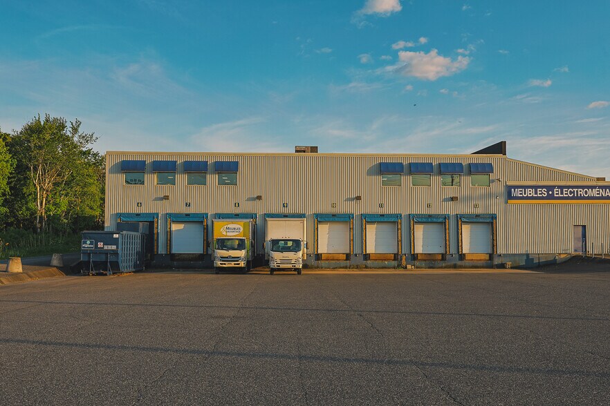 1555 Boul Industriel, Farnham, QC à louer - Photo du bâtiment - Image 3 de 6