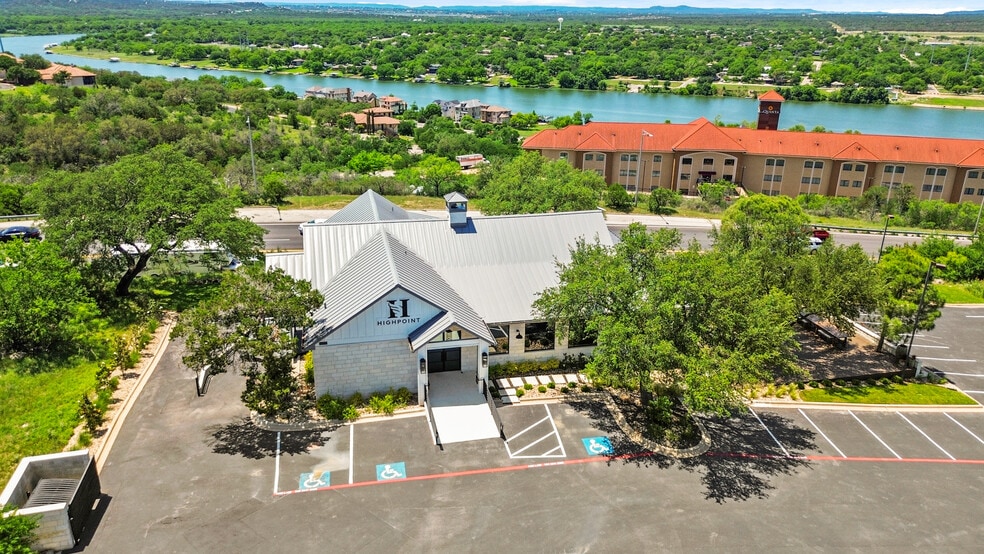 602 Steve Hawkins Pky, Marble Falls, TX à vendre - Photo du bâtiment - Image 3 de 43