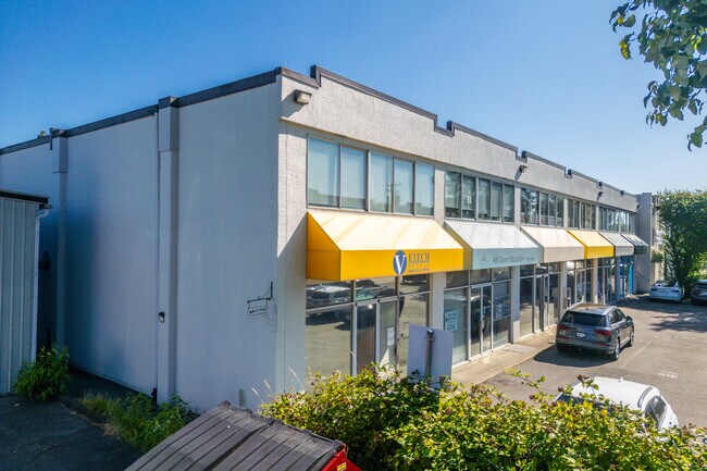 Plus de détails pour 12560 Bridgeport Rd, Richmond, BC - Commerce de détail à vendre