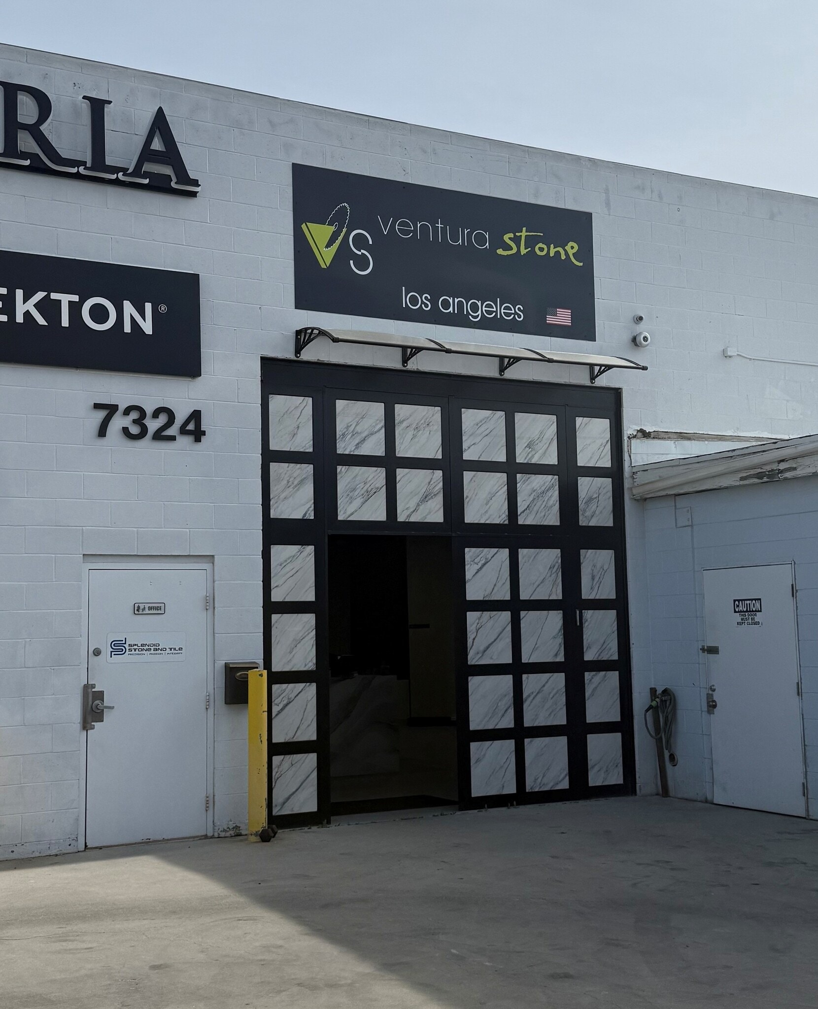 7322-7324 Atoll Ave, North Hollywood, CA à louer Photo intérieure- Image 1 de 7