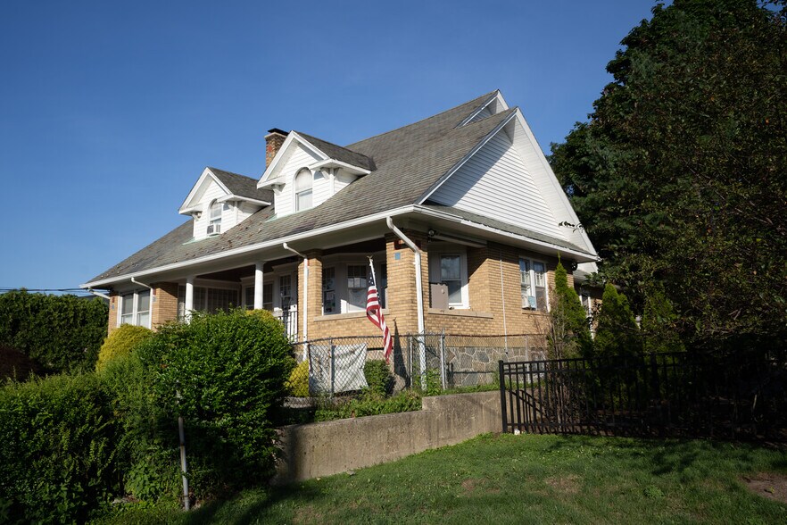 51 Union St, New Rochelle, NY à vendre - Photo du bâtiment - Image 2 de 29