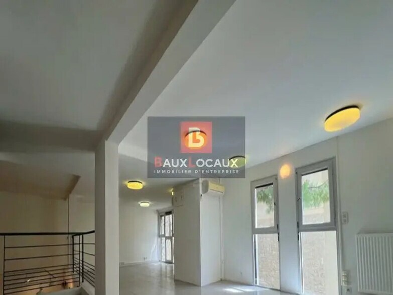 Office in Avignon for lease - Interior Photo - Image 2 of 7