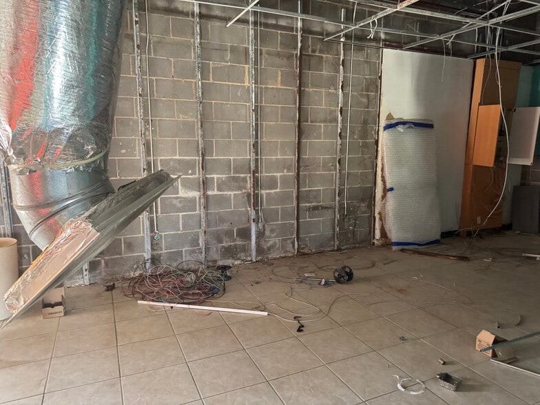 12135 Bissonnet St, Houston, TX à louer - Photo intérieure - Image 3 de 4