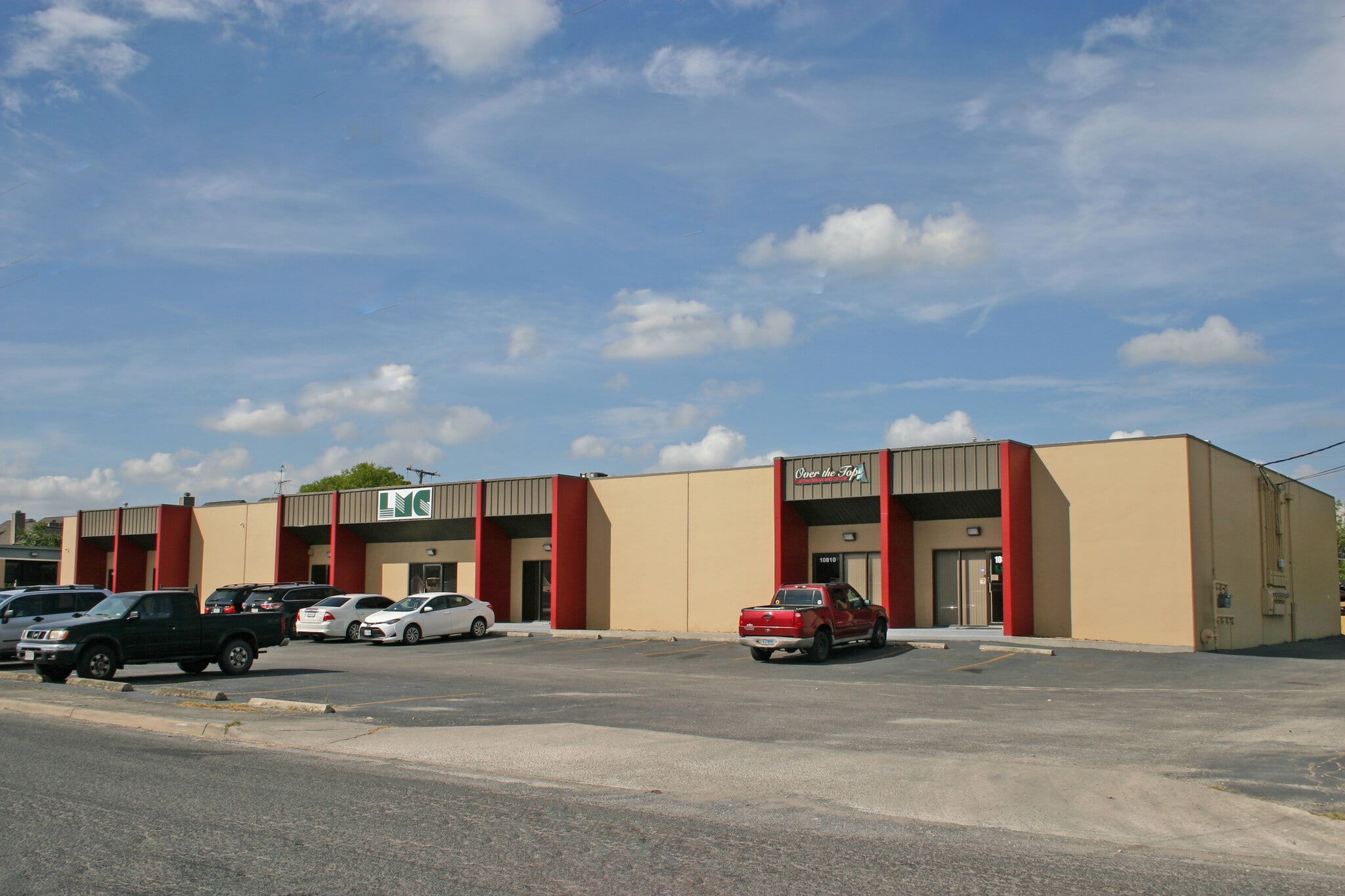 10800-10812 Hillpoint Dr, San Antonio, TX for lease Primary Photo- Image 1 of 3