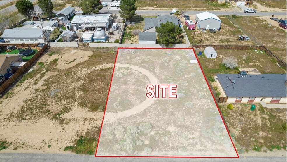 8025 Fernwood ave, California City, CA à vendre - Photo du bâtiment - Image 2 de 4