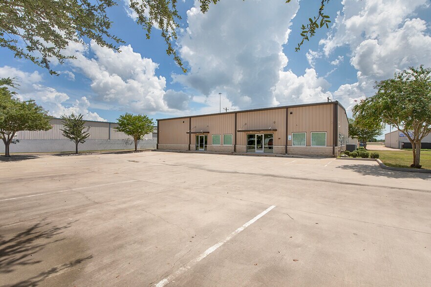 1145 Butler Rd, League City, TX à vendre - Photo du bâtiment - Image 1 de 47