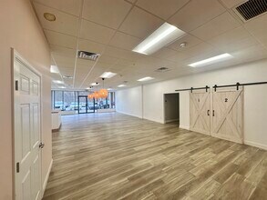 3001 Jacks Run Rd, White Oak, PA à louer Photo intérieure- Image 2 de 5