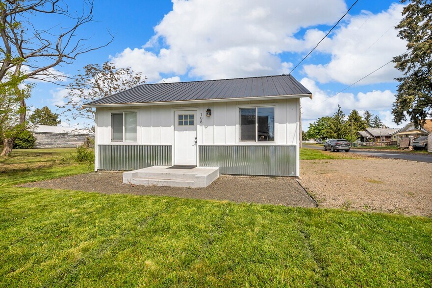 108 Centre S st, Rainier, WA à vendre - Photo du bâtiment - Image 2 de 12