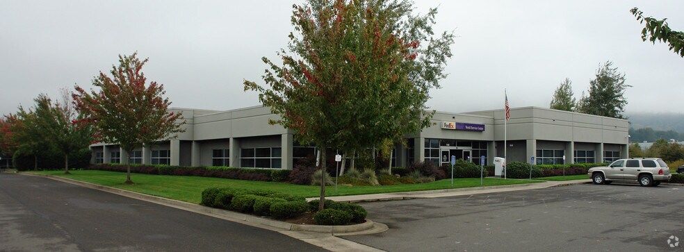 700 International Way, Springfield, OR à vendre - Photo du bâtiment - Image 2 de 5