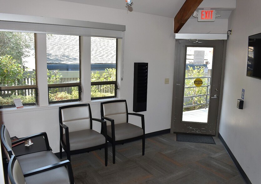 3319-3321 Mission Dr, Santa Cruz, CA for lease - Interior Photo - Image 2 of 25