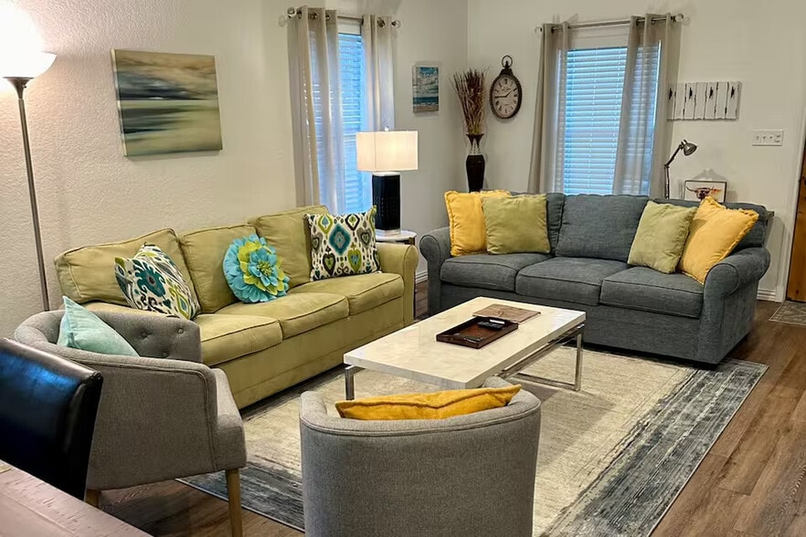 747 Oasis St, New Braunfels, TX for sale - Building Photo - Image 3 of 18