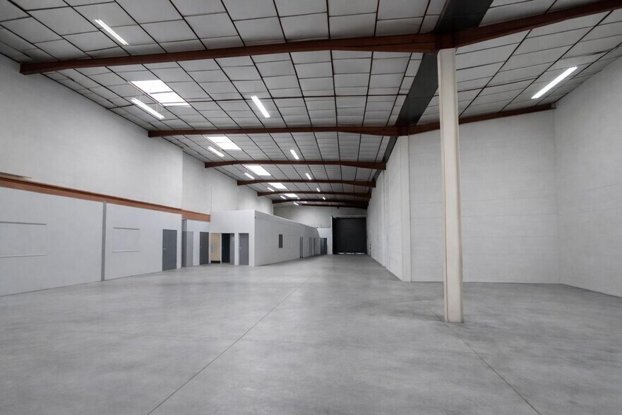 19 Boulevard De Thibaud, Toulouse for lease - Interior Photo - Image 2 of 9