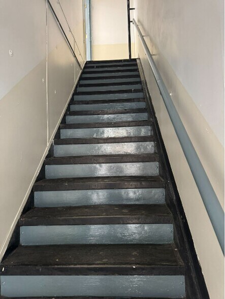 88-22 Roosevelt Avenue, Jackson Heights, NY for sale - Building Photo - Image 3 of 7