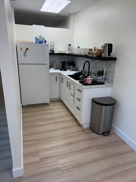 235 1st Ave, Kamloops, BC for lease - Building Photo - Image 3 of 8